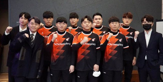 体育英超：登上榜首 利物浦2-1布莱顿