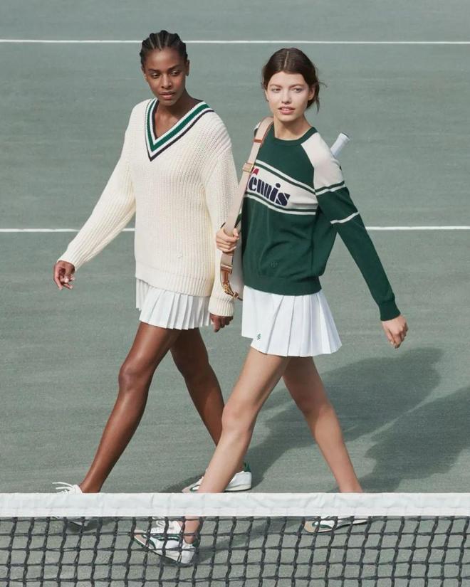 两名携手出 两名携手出